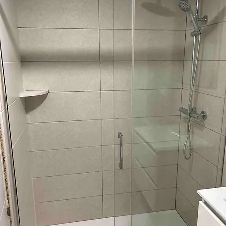 Breton 17 Familiar Lejlighed